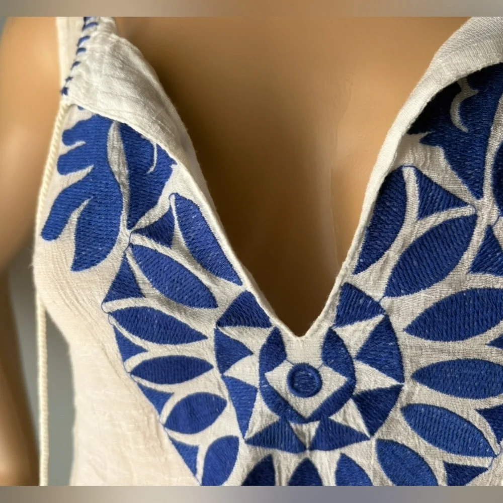 NWOT THML White and Blue Embroidered Boho dress in size X-Small Just gorgeous ❤️